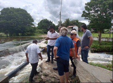 Técnicos da Defesa Civil do Estado foram ao local verificar a segurança das barragens de Pedra Branca 