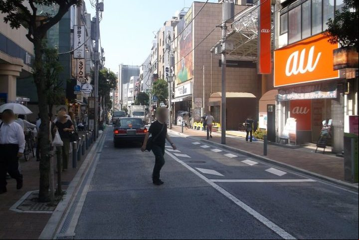 9) Chazawa-dori, Tokyo, Japão: Fica localizada no charmoso bairro de Shibuya. É um destino que combina a tradição centenária com a vibrante cultura urbana japonesa.