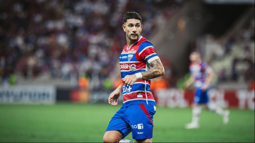 Lateral-direito Mancuso no jogo Fortaleza x Bucaramanga, no Castelão, pela Copa Libertadores 2025 