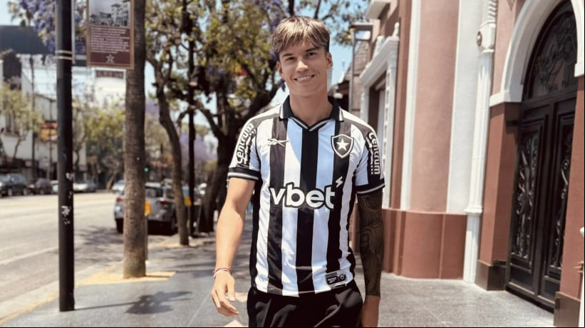 Joaquín Correa apresentado com a camisa do Botafogo