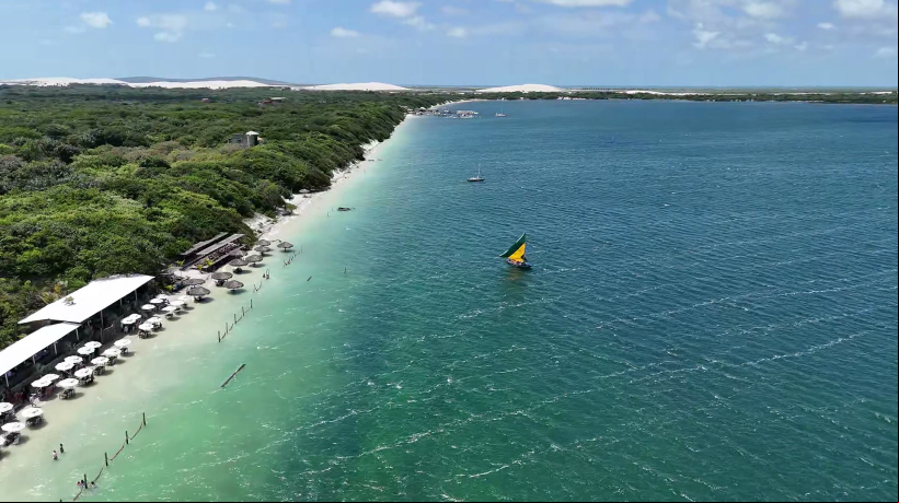 Lagoa do Paraíso, localizada em Jijoca de Jericoacoara. Com águas doce e cristalinas, possui cerca de 15 km² de área e 57 km de perímetro, está situada em uma área de proteção ambiental de 3.995,61ha